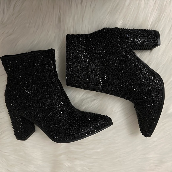 forever Shoes - Women Rhinestone Block Chunky Heel Ankle Bootie